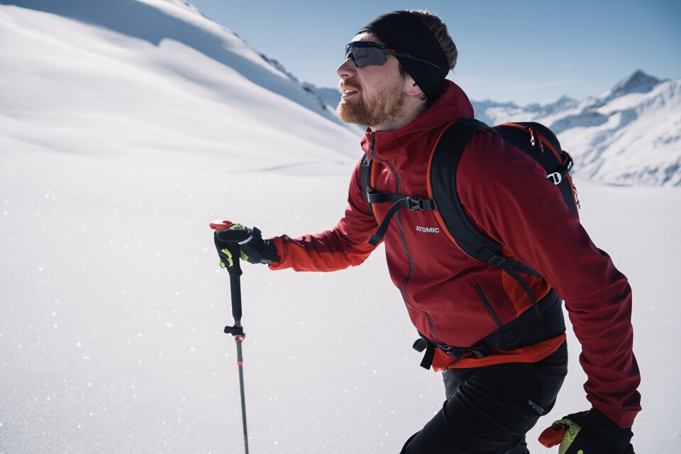© INTERSPORT International Corporation GmbH Man ski touring in snowy mountain landscape | © INTERSPORT International Corporation GmbH