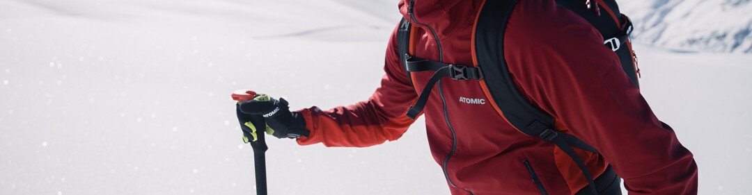 © INTERSPORT International Corporation GmbH Uomo fa scialpinismo in un paesaggio montano innevato | © INTERSPORT International Corporation GmbH