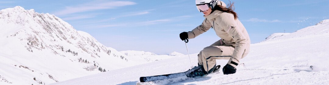 © ARMIN WALCHER Scaitrice su una pista innevata. | © ARMIN WALCHER