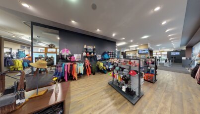 Interno di un negozio di abbigliamento