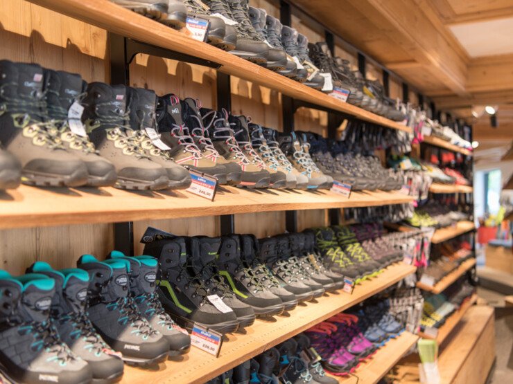 Wanderschuhe bei INTERSPORT Arlberg in Lech